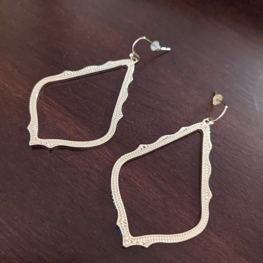 Kendra Scott Sophee Drop Earrings in gold